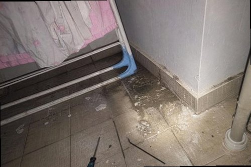 누수탐지 베란다 천장에 발생한 누수 흔적과 점검 위치