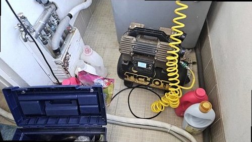 구로구 누수탐지 베란다 천장 물자국과 창호 주변 상태를 확인하는 현장