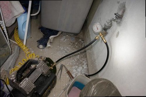 누수탐지 베란다 천장 물자국과 창틀 주변 누수 흔적