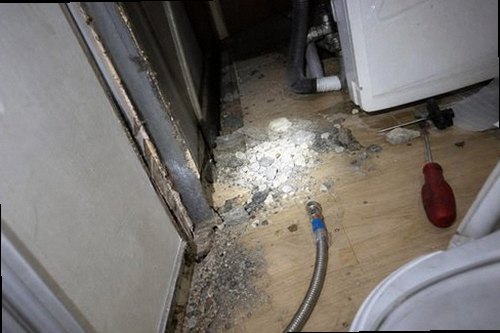 누수탐지 수도계량기와 보일러 분배기 배관 점검 모습