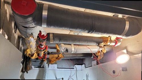 중랑구 누수탐지 수도계량기 별침과 보일러 배관을 확인하는 모습