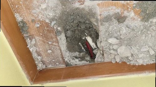서대문구 누수탐지 천장 얼룩과 벽면 수분 범위를 비교하는 현장 점검