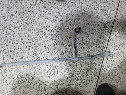 누수탐지 천장 얼룩과 벽지 변색이 나타난 누수 초기 증상