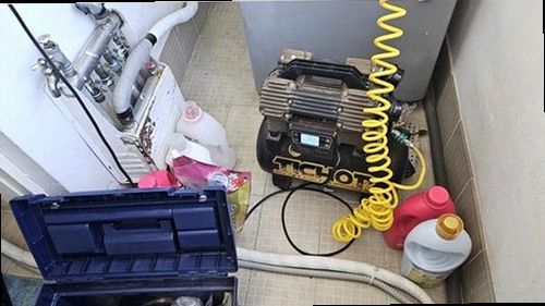 누수탐지 수도계량기 별침과 보일러 배관을 확인하는 누수 점검 현장