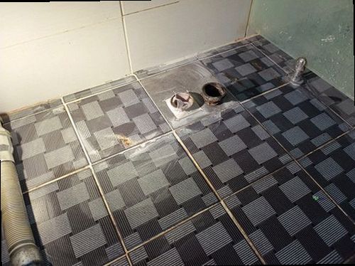 양주 누수탐지 보일러와 난방 분배기 주변을 점검하는 현장 모습