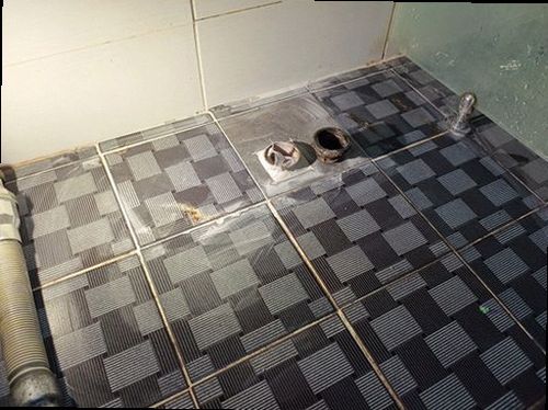 평택 누수탐지 보일러와 난방 분배기 연결 배관 점검 모습