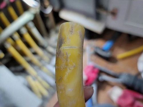 누수탐지 싱크대 하부 수분 측정 장면