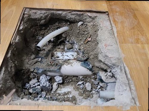분당구 누수탐지 벽지 들뜸과 곰팡이 흔적이 나타난 실내 벽면