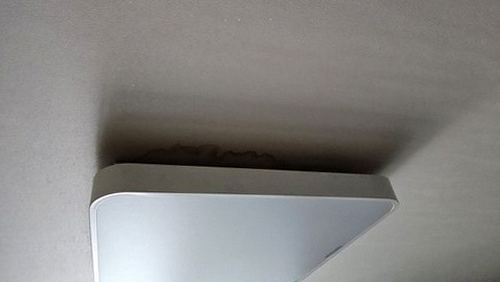 누수탐지 에어컨 실외기 주변 배관 연결부 점검 장면