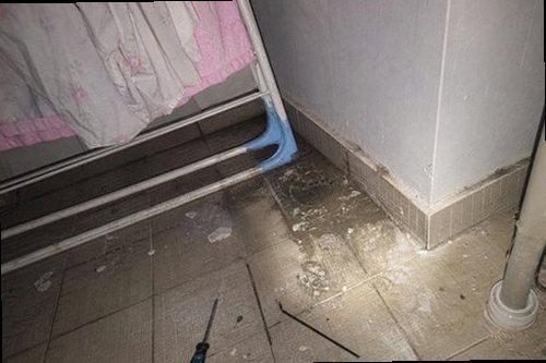 누수탐지 베란다 벽면 물자국과 수도계량기 별침을 확인하는 현장