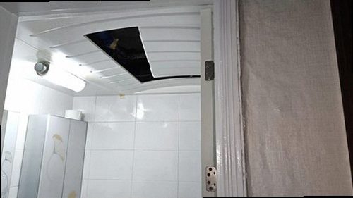 일산서구 누수탐지 수도계량기 별침과 보일러 배관을 확인하는 모습