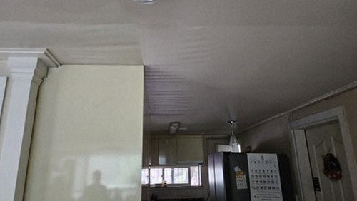 누수탐지 방수층 보수 후 벽면 건조 상태 확인