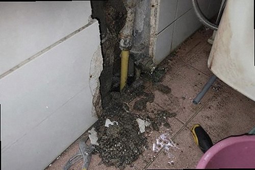 누수탐지 가스탐지기와 청음탐지기로 누수 위치를 확인하는 과정