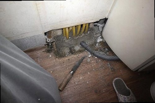 부평구 누수탐지 욕실 바닥과 배관 구조를 확인하는 누수 점검 현장