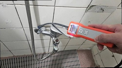 부평구 누수탐지 천장 얼룩과 복도 물기 상태를 확인하는 현장 점검