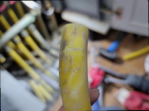 제물포구 누수탐지 싱크대 하부장과 벽면의 누수 흔적을 확인하는 현장