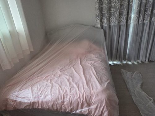 누수탐지 벽지 얼룩 번짐 패턴 관찰 장면