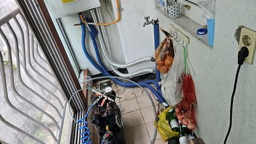 누수탐지 옥상 배수구 주변 방수층 균열 확인 장면