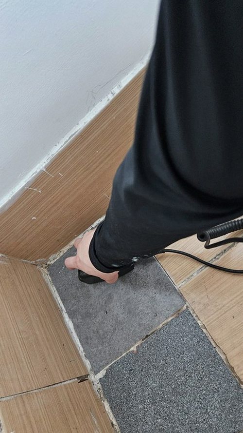 누수탐지 배관 이음부 교체 후 건조와 마감을 마친 거실 바닥