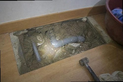 해운대구 누수탐지 거실 천장 전등 주변의 누수 흔적과 점검 모습