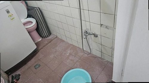 부여군 누수탐지 수도계량기 별침과 누수 흔적을 확인하는 점검 장면