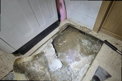 누수탐지 싱크대 하부 배관과 계량기 상태를 확인하는 현장 점검